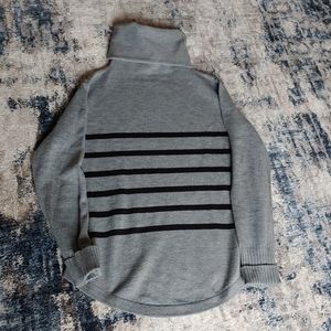 Cozy sweater with Cowl neck